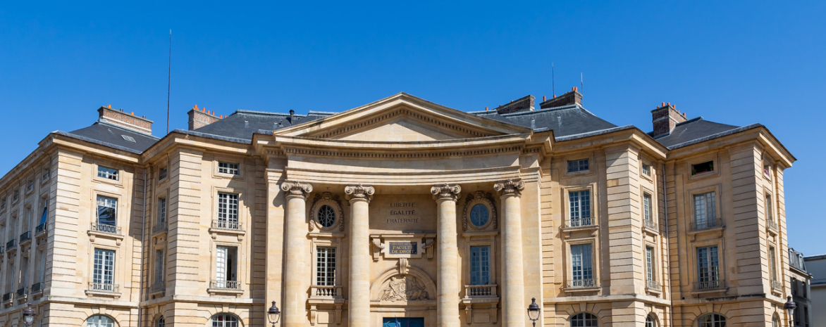 Façade de l'entrée de l'université Paris 2 Panthéon-Assas Façade de l'entrée de l'université Paris 2 Panthéon-Assas