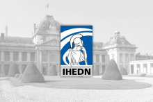 Logo de l'IHEDN sur photo du bâtiment de l'institut